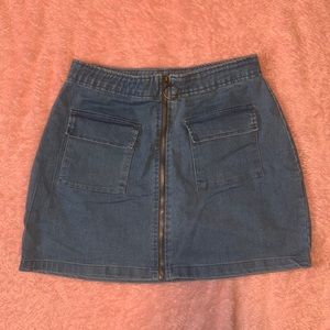 Spunky Zip-up Denim Skirt
